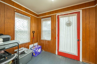 /international/us/814-n-2nd-avenue-e-newton-ia-110106344195/
