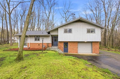 /international/us/9156-center-road-neenah-wi-110107666123/