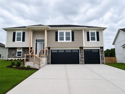 /international/us/1906-owen-drive-pleasant-hill-mo-110108681143/