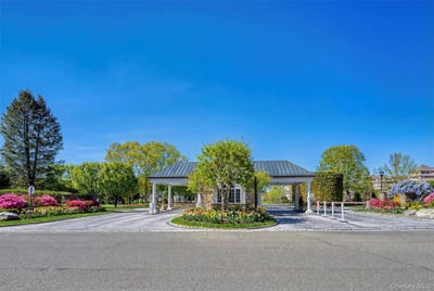 /international/us/333-e-overlook-port-washington-ny-110107311758/