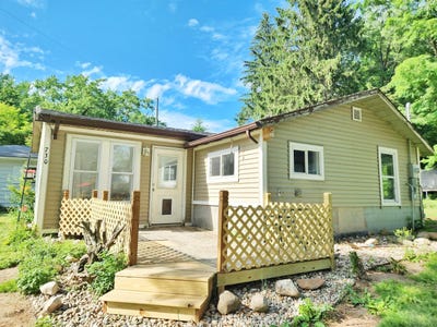 /international/us/730-w-mohawk-trail-white-cloud-mi-110100527651/