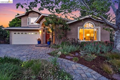 /international/us/18100-de-souza-pl-castro-valley-ca-110107632513/