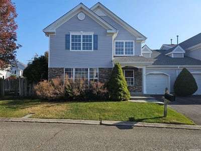 /international/us/4-robert-lane-middle-island-ny-110096116918/