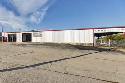 /international/us/1127-w-elm-street-lebanon-mo-110103503792/