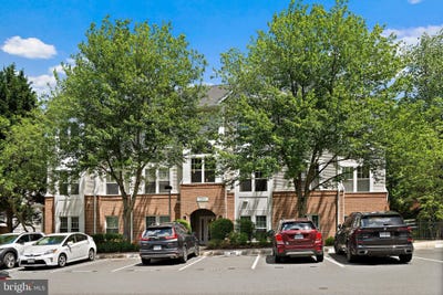 /international/us/1519-n-point-drive-reston-va-110108393541/