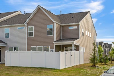 /international/us/6211-nandina-drive-harrisburg-nc-110107570238/