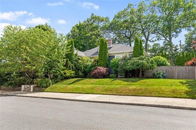 /international/us/17-blaisdell-avenue-pawtucket-ri-110100499582/