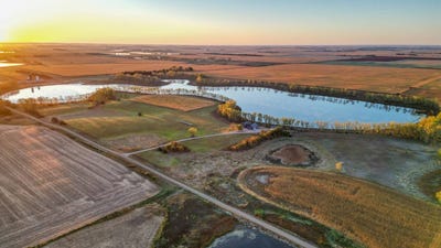 /international/us/43353-258th-street-bridgewater-sd-110103075478/