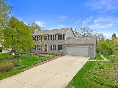 /international/us/921-e-park-blvd-oak-creek-wi-110107856482/