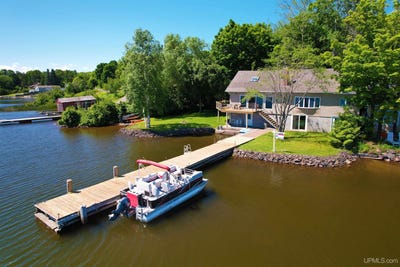 /international/us/52170-canal-houghton-mi-110099633557/