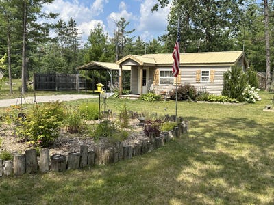 /international/us/2606-county-road-612-lewiston-mi-110101426499/