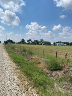 /international/us/449-county-road-403-lott-tx-110101871109/