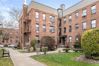 /international/us/215-12-47th-bayside-ny-110106495048/