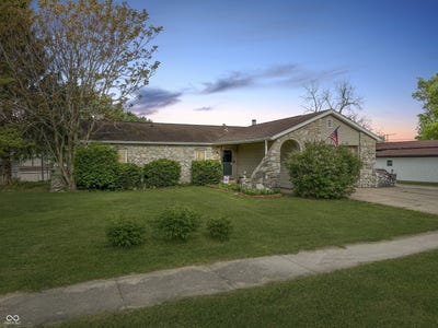 /international/us/133-meridian-street-shirley-in-110107611328/