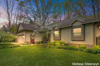 /international/us/2740-hittle-creek-drive-fruitport-mi-110107988306/