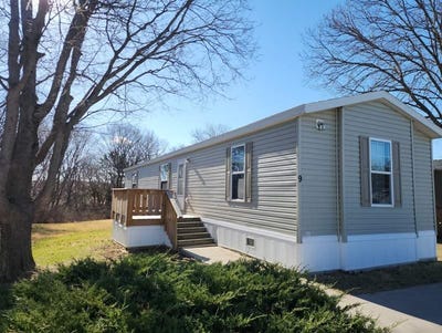 /international/us/3701-2nd-st-coralville-ia-110107049360/