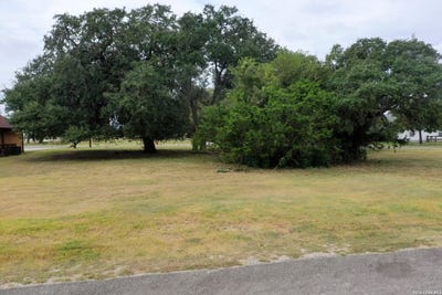 /international/us/tawny-oak-lot-24-bandera-tx-110120097576/