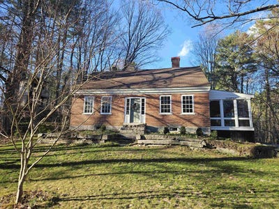/international/us/11-n-line-road-wolfeboro-nh-110106039791/