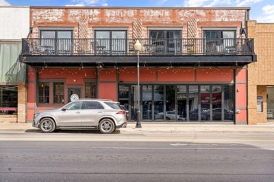 /international/us/119-s-mitchell-street-cadillac-mi-110090952699/