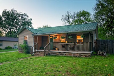 /international/us/206-w-parks-street-prairie-grove-ar-110107233295/