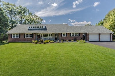 /international/us/15-golden-view-drive-johnston-ri-110107728449/