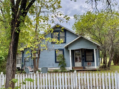 /international/us/103-s-center-street-bonham-tx-110120122393/