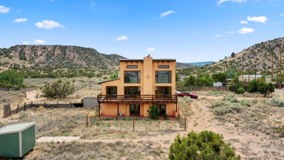 /international/us/10-new-mexico-state-rd-233-medanales-nm-110109210796/
