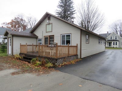 /international/us/33-oak-street-newport-city-vt-110088428732/