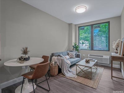 /international/us/163-07-72nd-avenue-fresh-meadows-ny-110096103082/