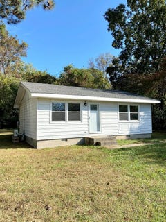 /international/us/21097-cheriton-cross-road-cape-charles-va-110074749059/