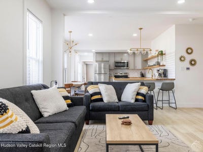 /international/us/7614-main-street-hunter-ny-110103483551/