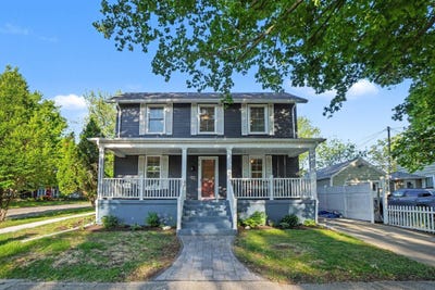 /international/us/416-center-street-south-haven-mi-110108409476/