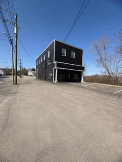 /international/us/583-s-main-street-brewer-me-110107401359/