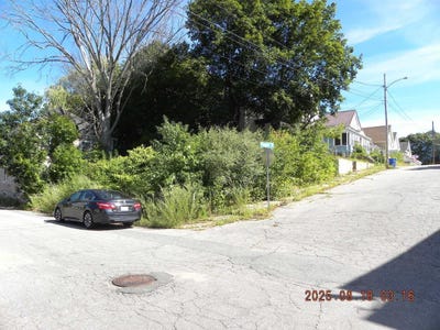 /international/us/13-island-avenue-sanford-me-110101822929/