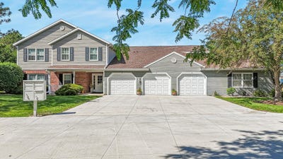 /international/us/2510-village-lane-oshkosh-wi-110108963120/