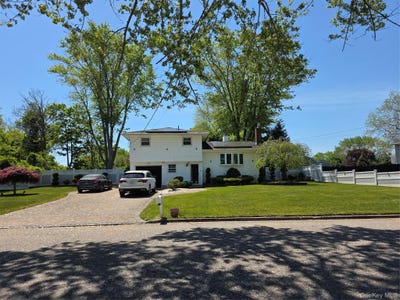 /international/us/10-meehan-lane-coram-ny-110108127502/