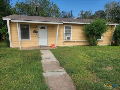 /international/us/3204-oaklawn-street-victoria-tx-110099140613/