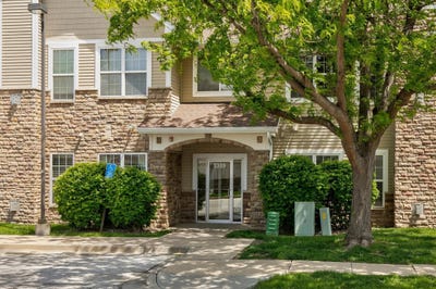 /international/us/1309-se-university-avenue-waukee-ia-110107851357/