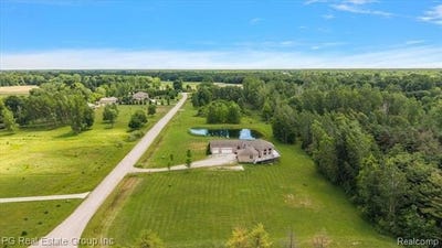 /international/us/2848-e-mill-creek-road-st-clair-twp-mi-110108902764/