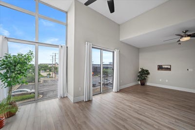 /international/us/2121-s-kinnickinnic-ave-milwaukee-wi-110101398066/