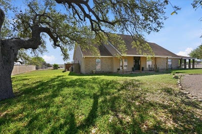 /international/us/279-county-road-302-george-west-tx-110106620966/