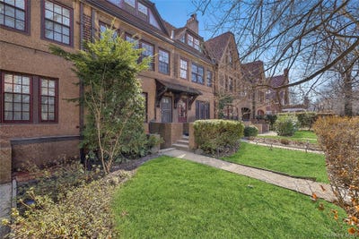 /international/us/46-slocum-crescent-forest-hills-ny-110106301088/