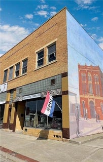 /international/us/20-e-central-street-springfield-mn-110108339947/