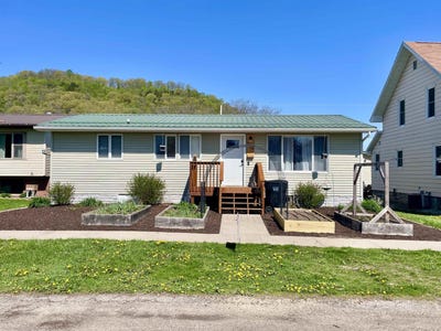 /international/us/353-1st-st-se-new-albin-ia-110099820974/