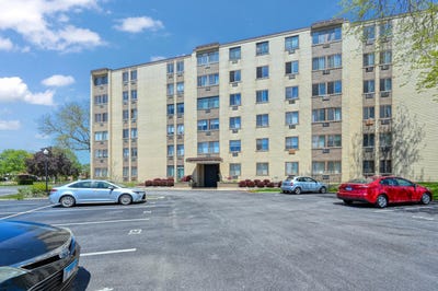 /international/us/9725-s-karlov-avenue-oak-lawn-il-110106553195/