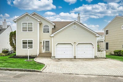 /international/us/22-spinnaker-lane-east-patchogue-ny-110107688607/