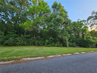 /international/us/7225-peachtree-lane-mobile-al-110108693356/