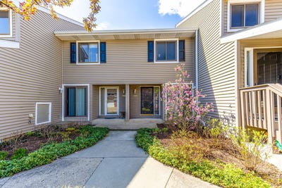 /international/us/1090-pine-tree-circle-n-buffalo-grove-il-110107713235/