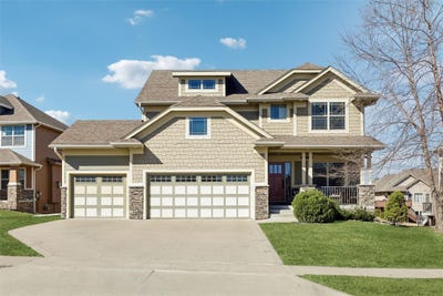 /international/us/4012-140th-street-urbandale-ia-110106731444/