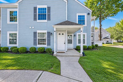 /international/us/147-fairview-circle-middle-island-ny-110119949355/